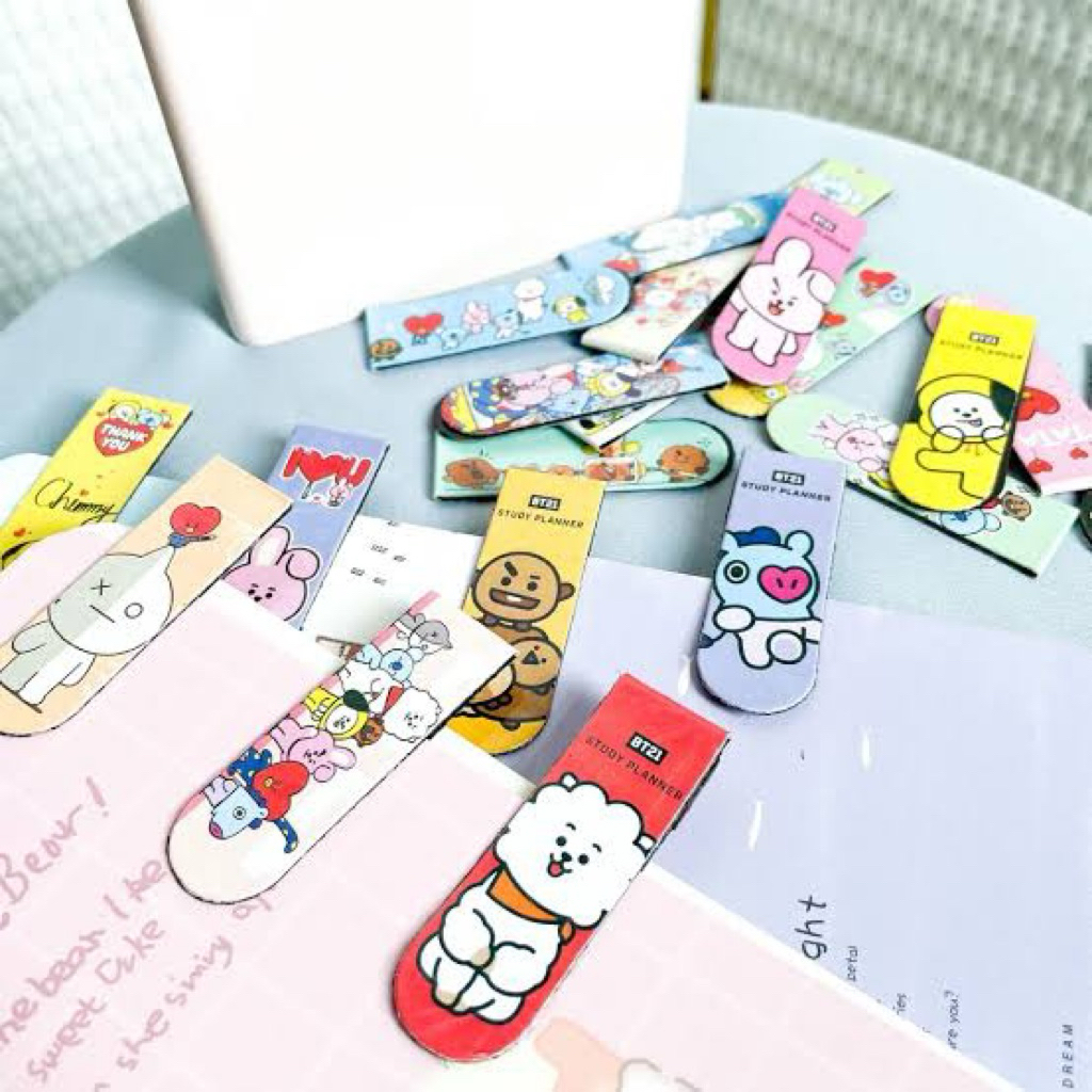 

1 Buah Pembatas Buku BTS Kartoon Random Magnet Karakter / Penanda Buku