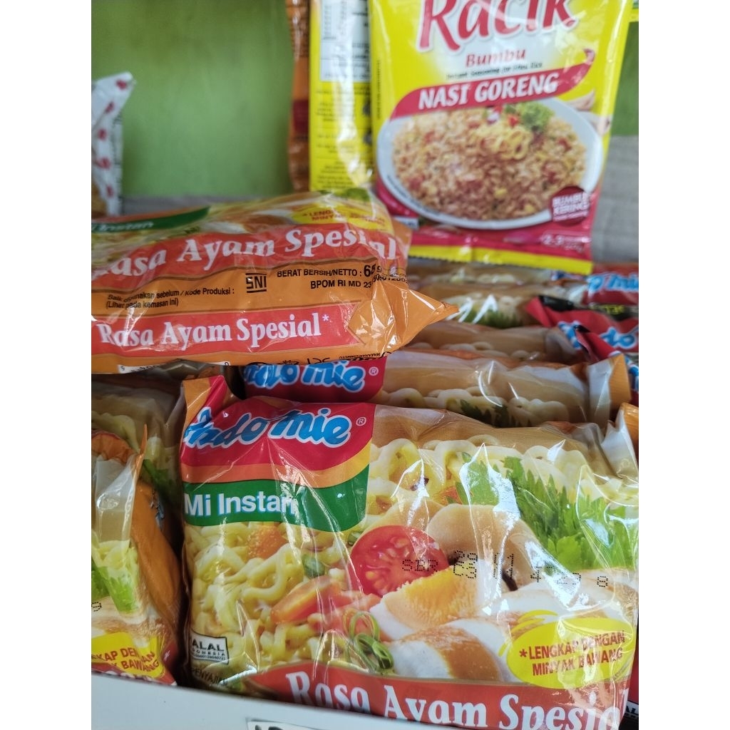 

Indomie Kuah Ayam Spesial