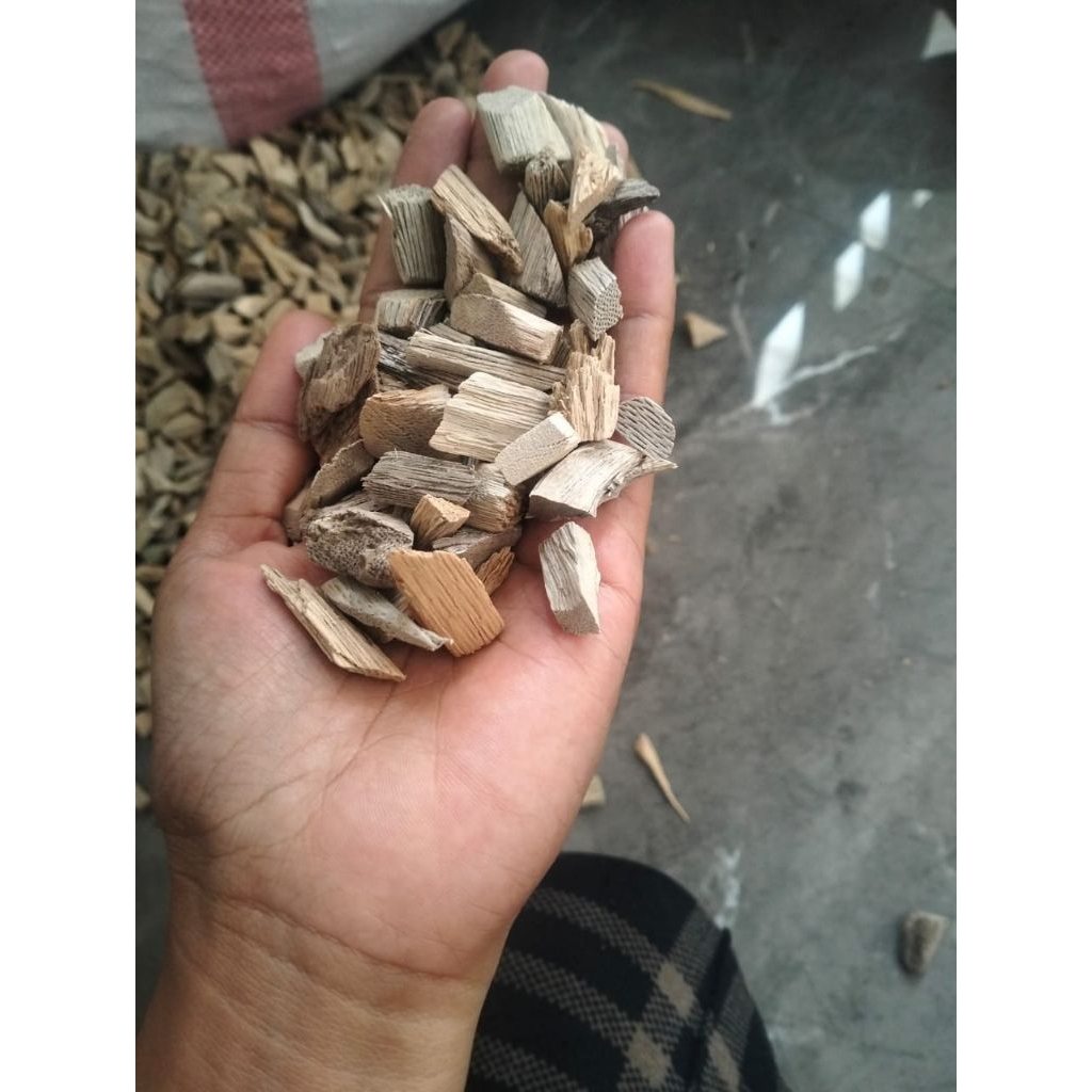 KAYU GAHARU BAHAN SANAI/BUHUR BENTUK KAYU