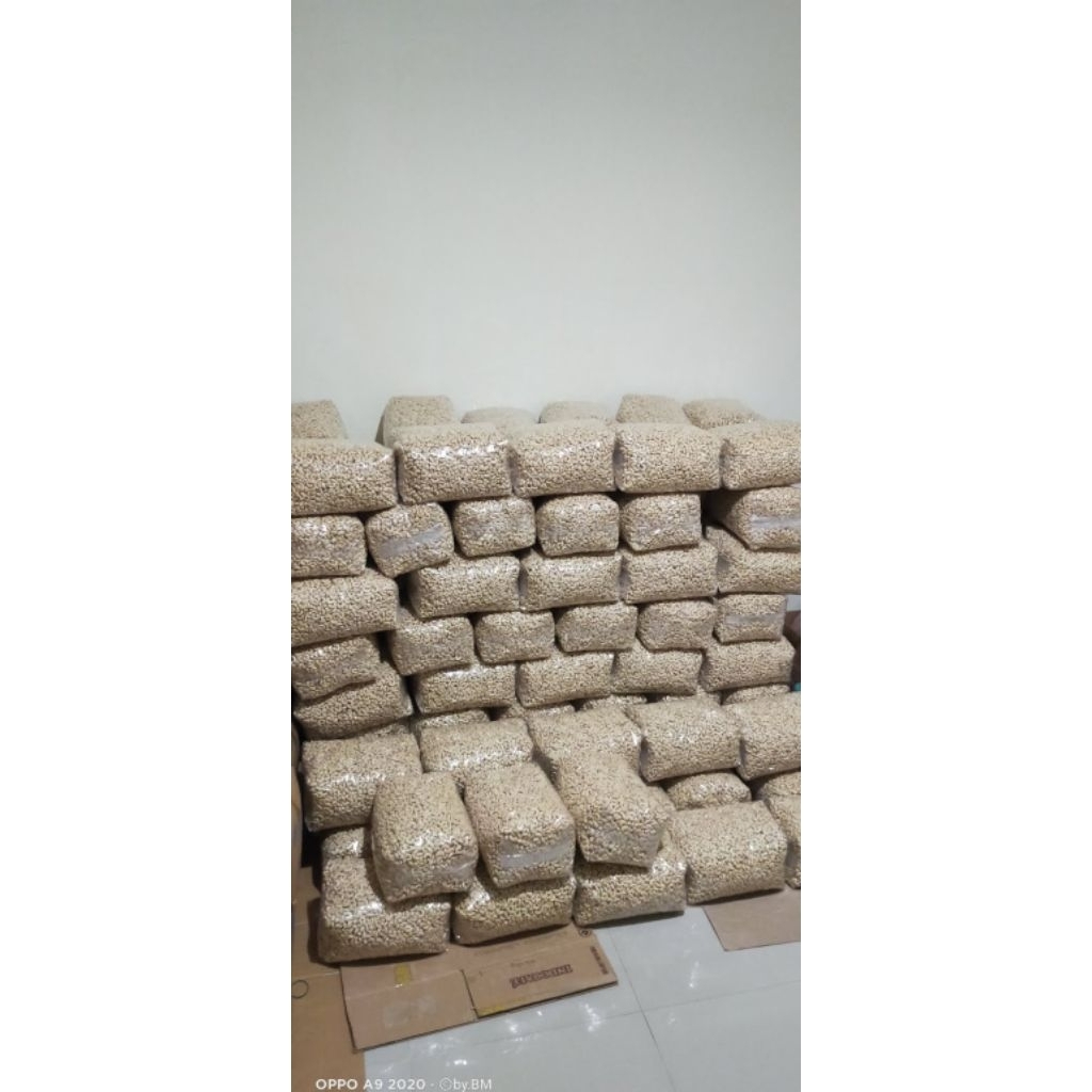 

kacang Mede jumbo, kacang Mede bumbu, kacang Mede, kacang Mede ancuran, kacang Mede belah 2, kacang Mede topping kue, kacang Mede Sulawesi,