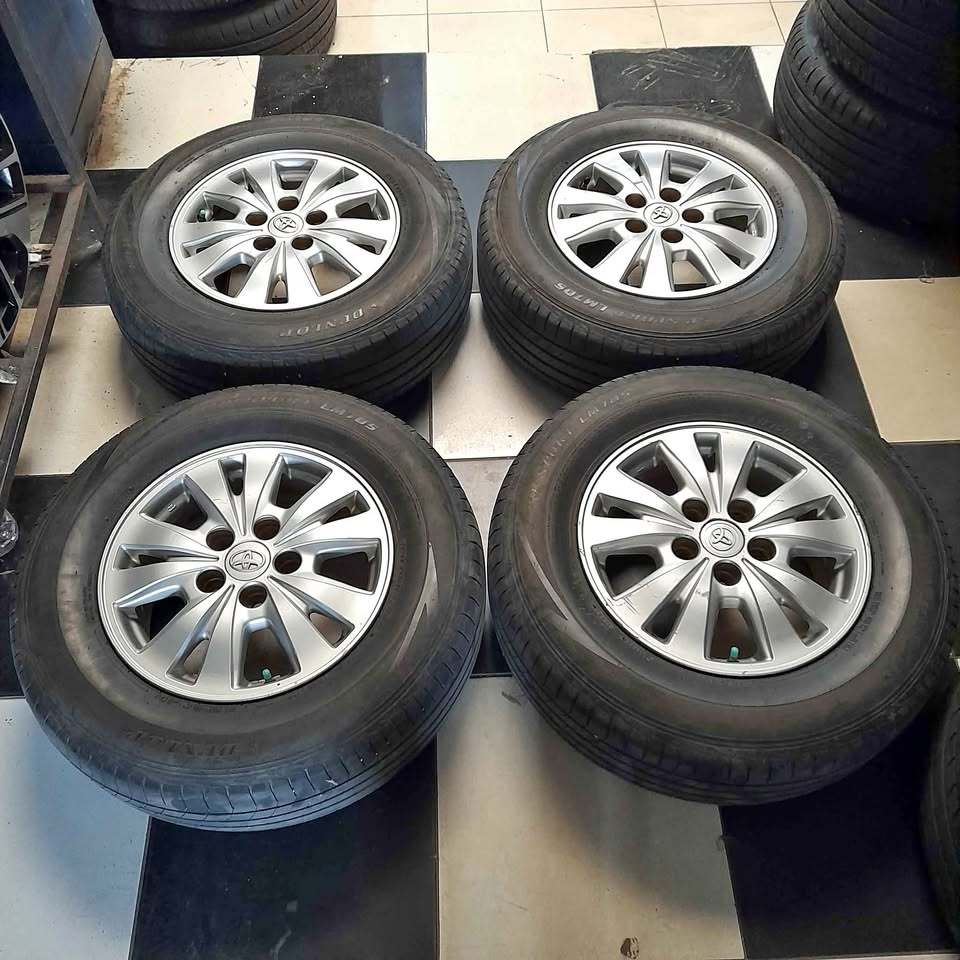 VELG MOBIL ORI STD INNOVA RING 15 LEBAR 6 LUBANG BAUT PCD 5X114 ET45 + BAN DUNLOP 205 70 R15 PELEK