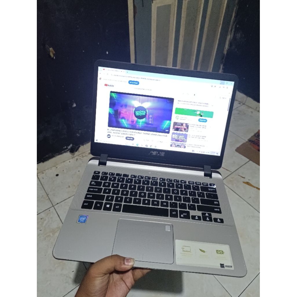 LAPTOP 1 JUTAAN ASUS A407M SSD 256 GB NO LEMOT