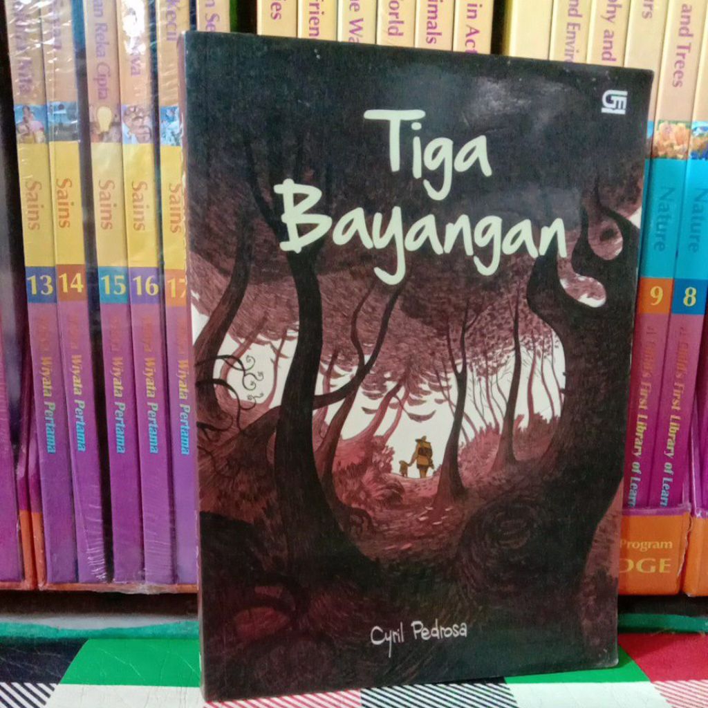 NOVEL GRAFIS TIGA BAYANGAN