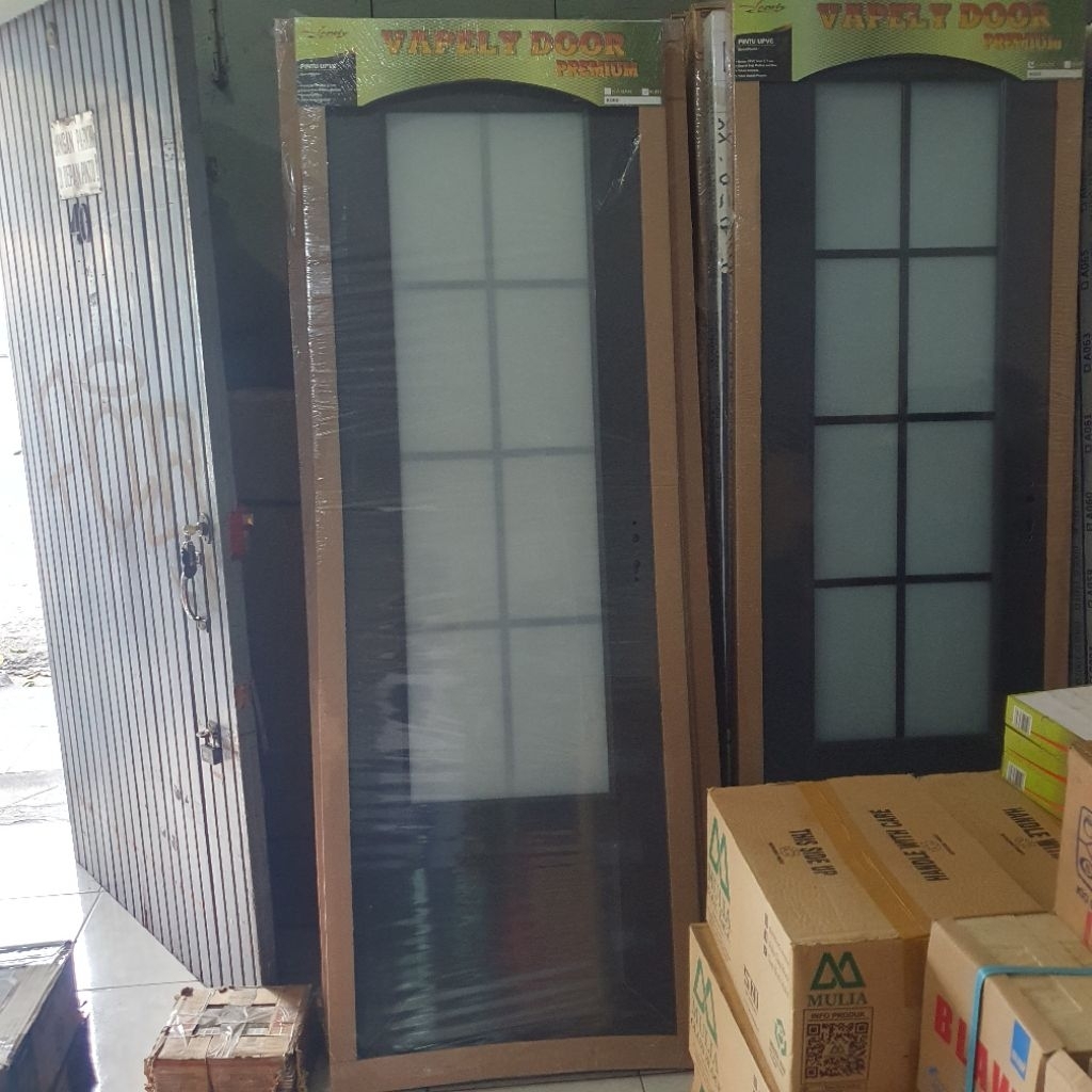 pintu kamar mandi WC uPVC merk Vapely black hitam motif kotak minimalis
