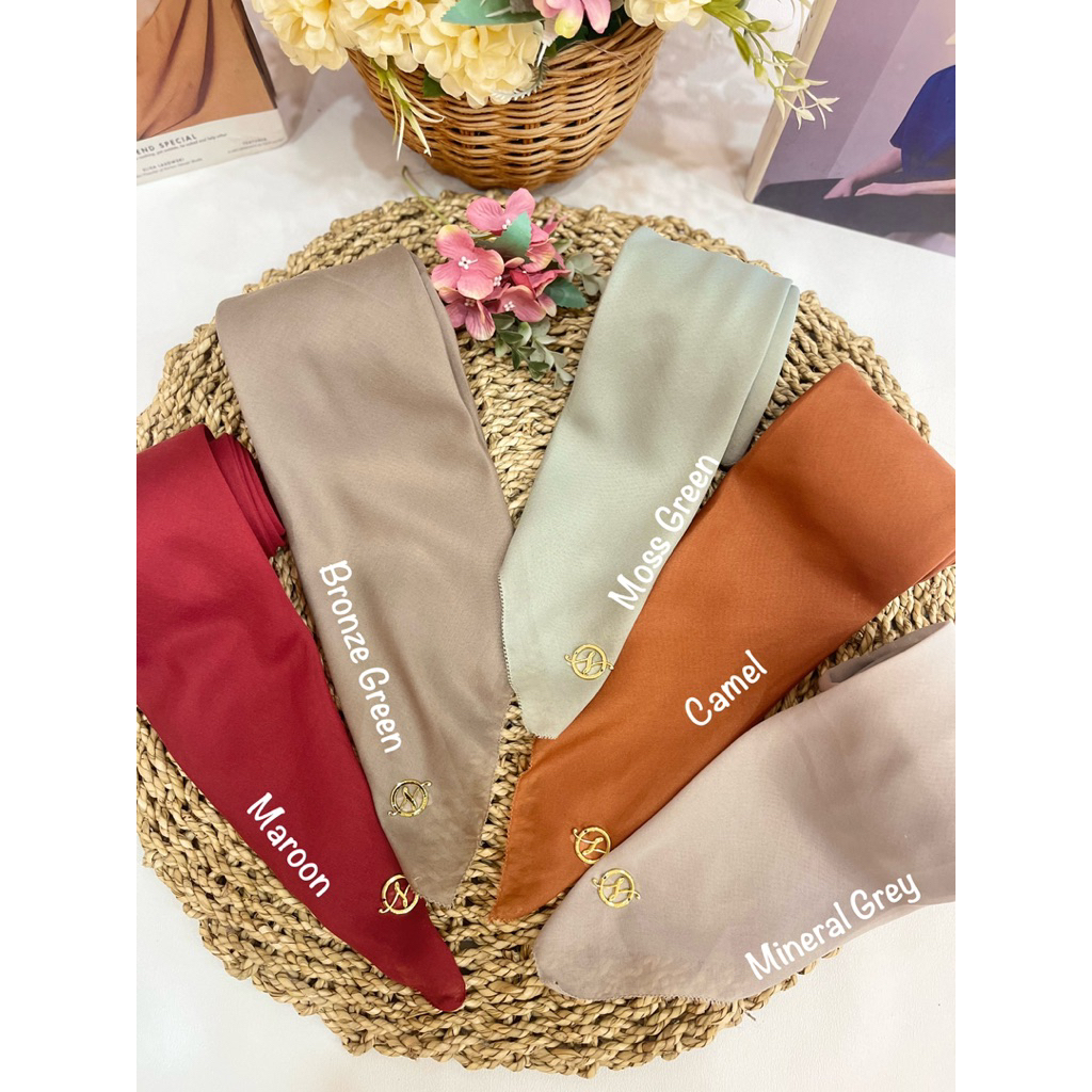 Naraya Nurparis Scarf