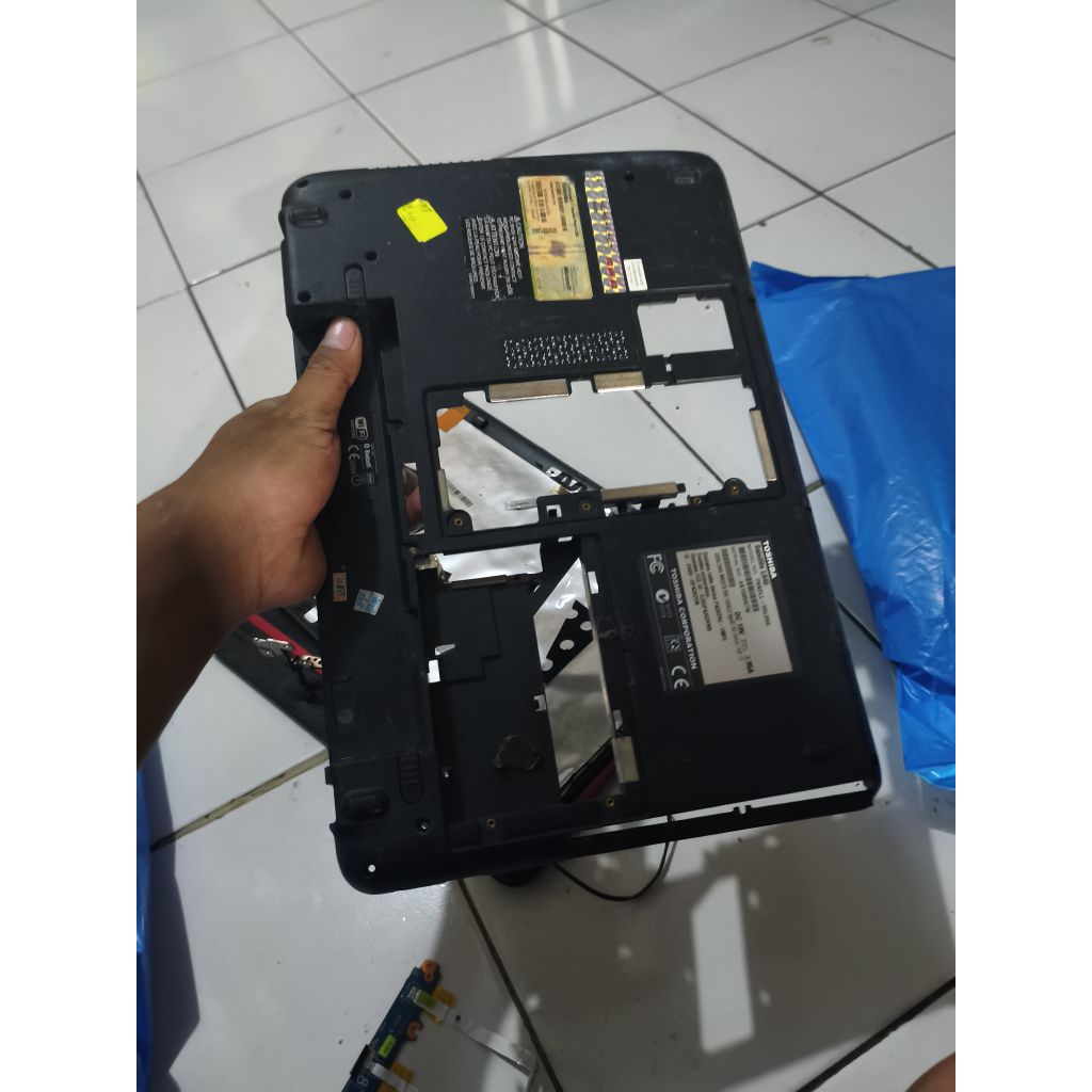 casing bawah laptop Toshiba l645 ori
