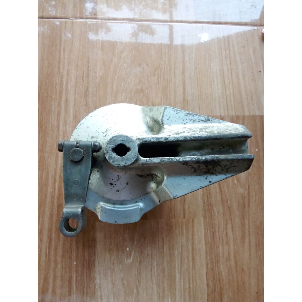 tutup kampas karisma rumah kampas rem belakang karisma