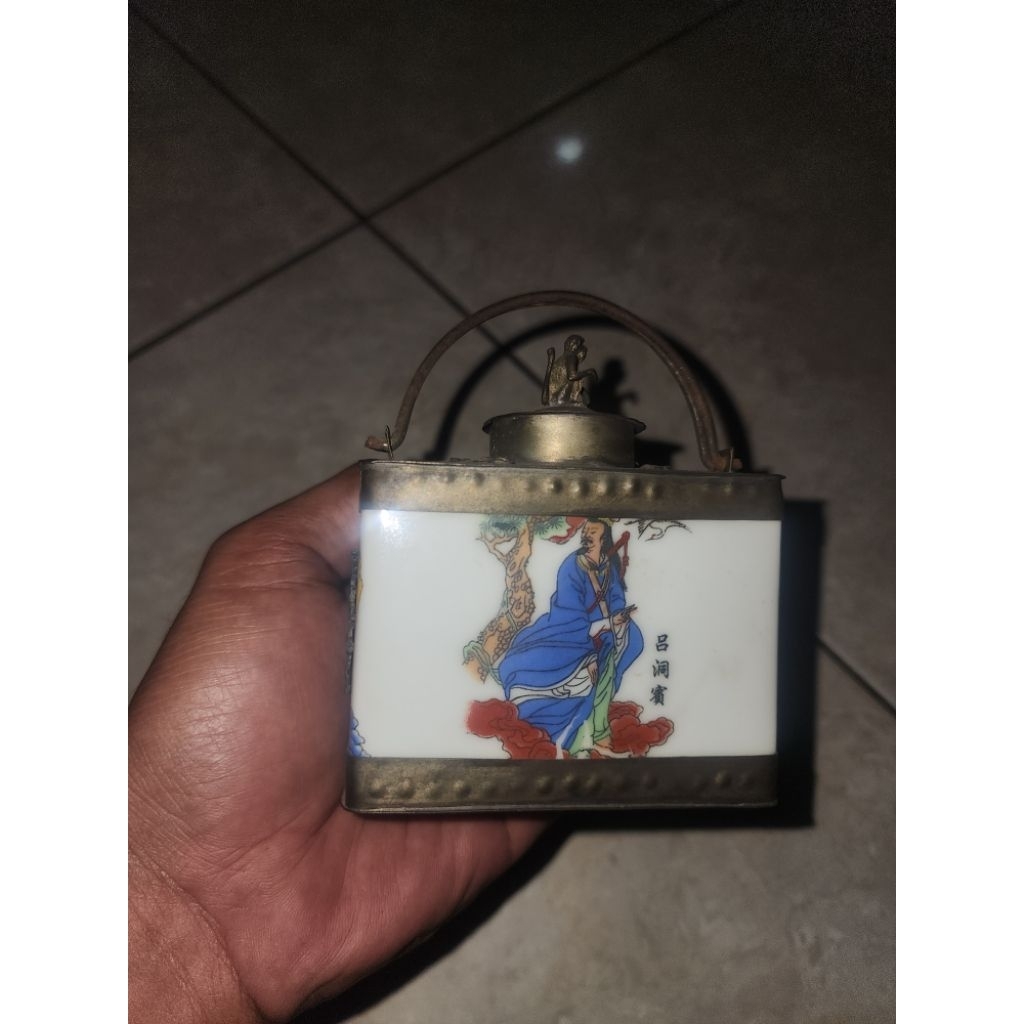 barang kuno jadul keramik antik kmbinasi logam peninggalan mbah