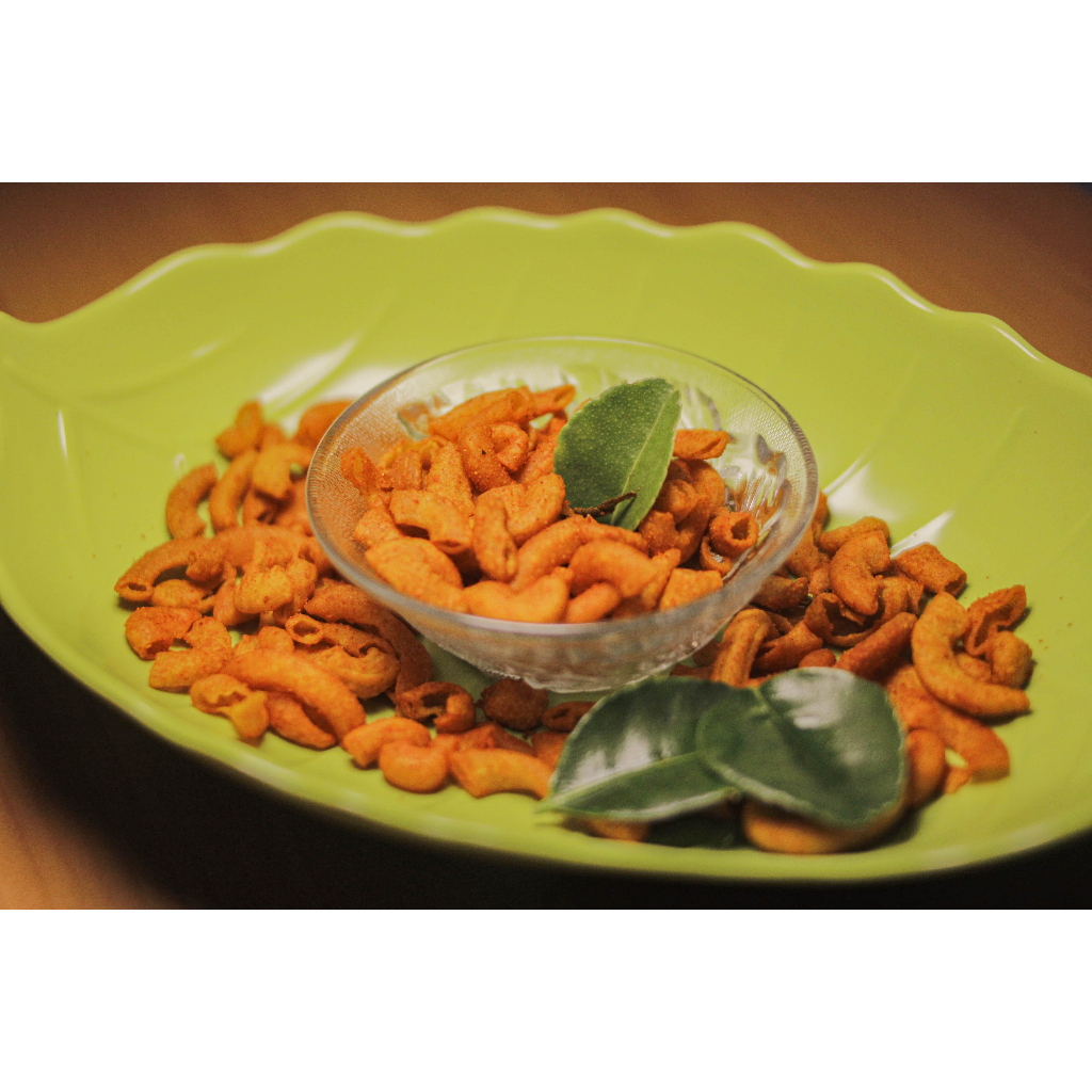 

Makaroni Pedas Daun Jeruk. Kemasan 500gr, 250gr, 100gr.