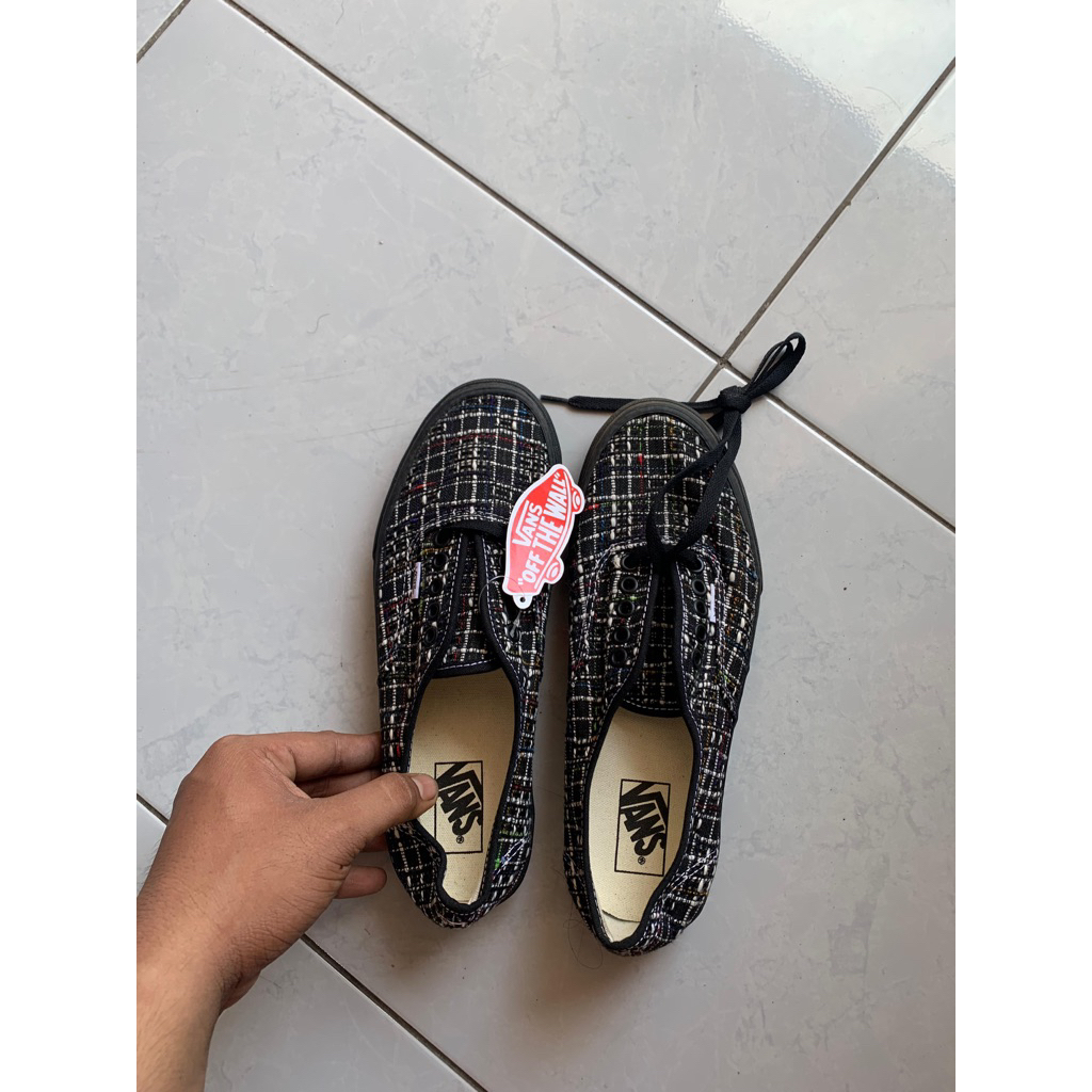 sepatuPriaHitamCasual