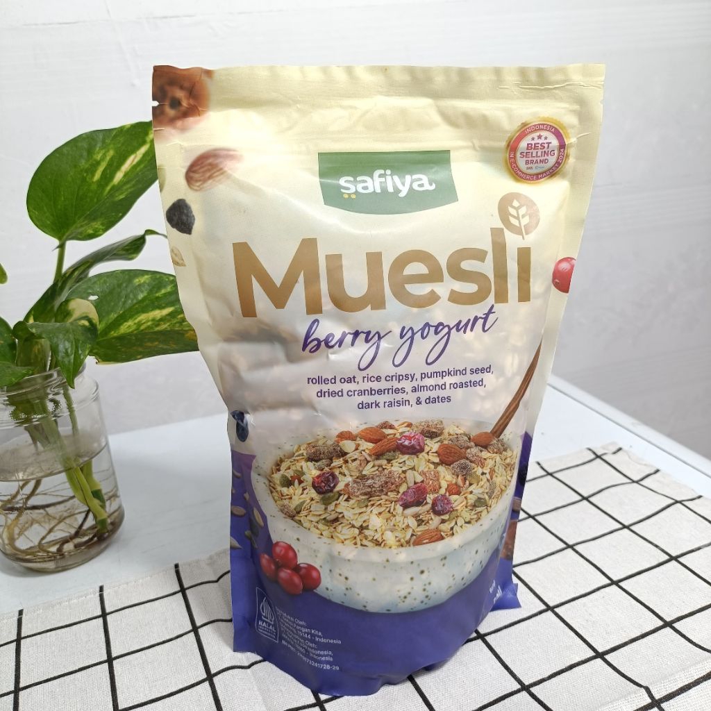 

SAFIYA MUESLI BERRY YOGURTS SOLUSI UNTUK SARAPAN SEHAT500g