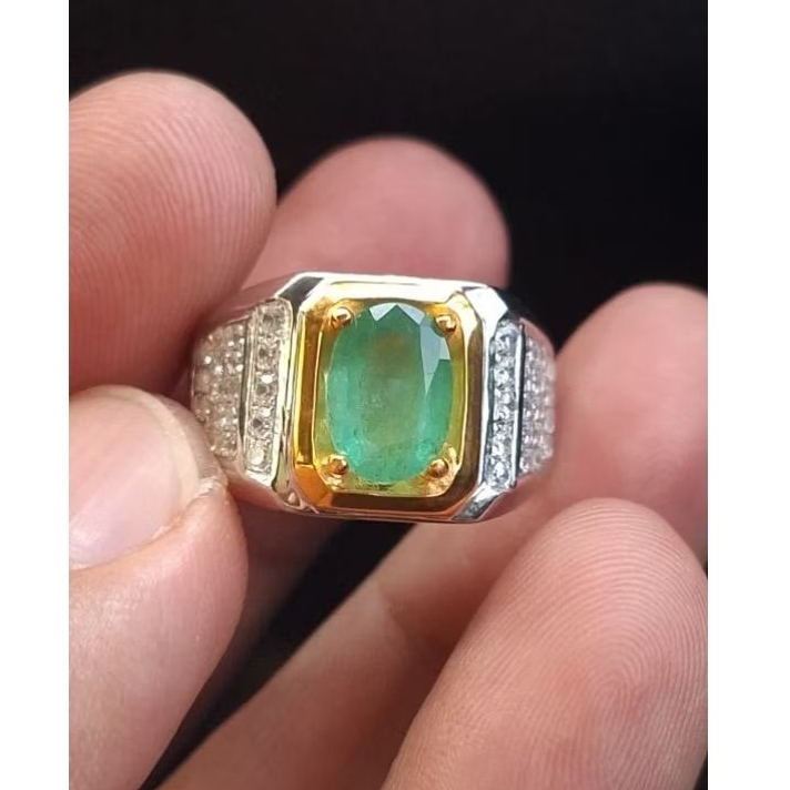 Natural emerald beryl minor / Zamrud