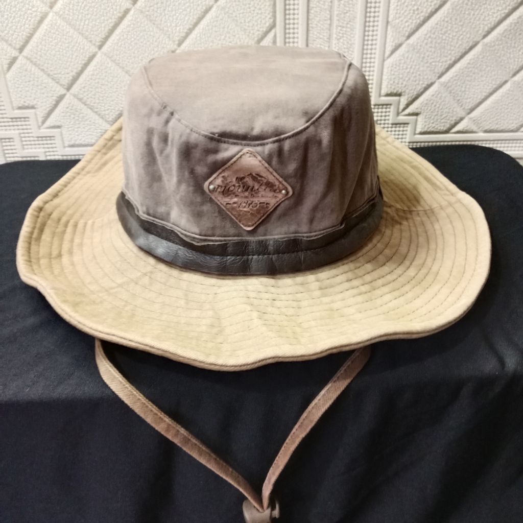Topi Outdoor / Adventure