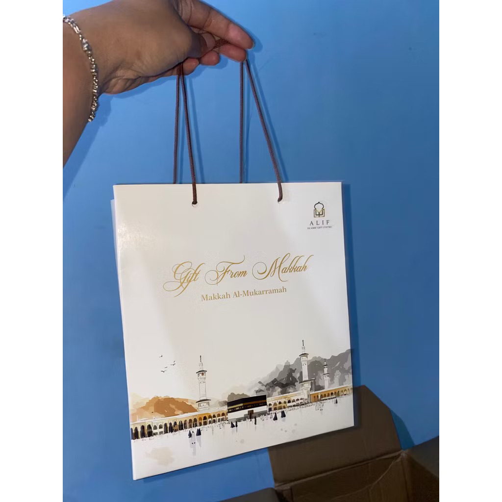 

PAPERBAG PARVEZ SIZE BESAR BISA UNTUK SAJADAH SNACK DLL