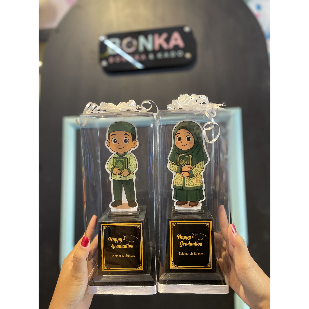 Piala Akrilik Wisuda Tahfidz Untuk Kado Kelulusan Santri SD/MI