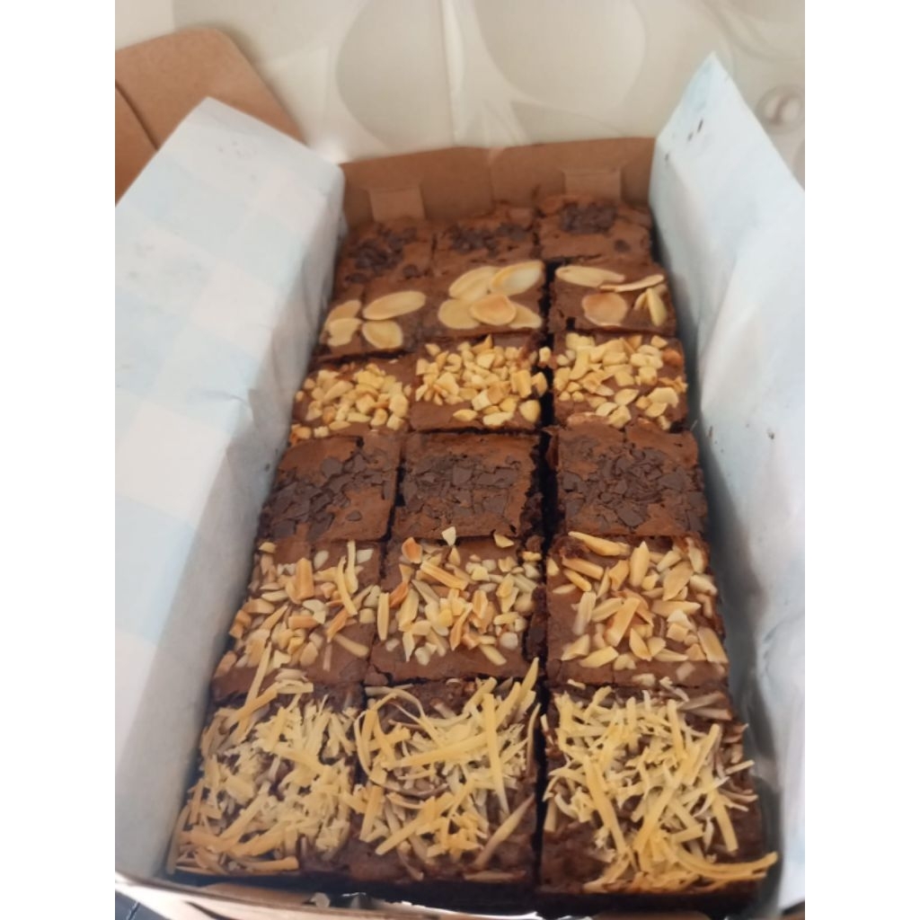 

fudgy brownies /brownies fudgy cokelat /brownies panggang