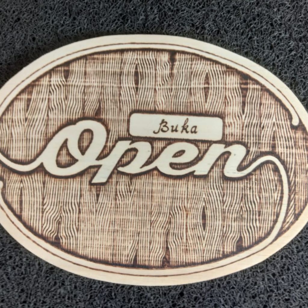 

Pyrography open / close oval papan kayu diameter 30cm