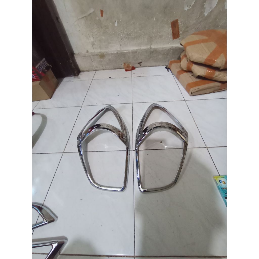 garnish depan mobil agya ayla 2013-2016 chrome
