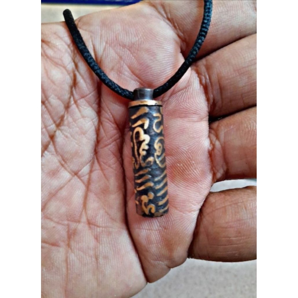 Tabung Kuningan rajah arab