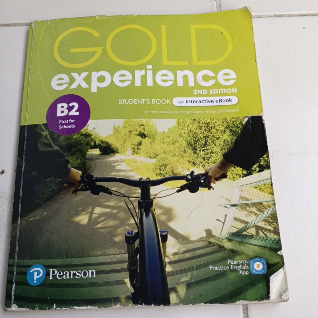 Gold experience student book B2