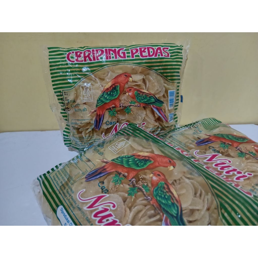 

Kerupuk Nuri | Kerupuk Singkong Pedas | Ceriping Pedas | ISI 250 Gram
