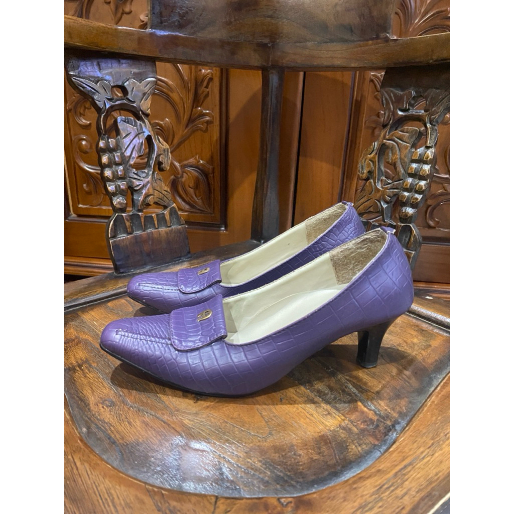 Preloved Aigner Vintage Croco Heels “Purple”