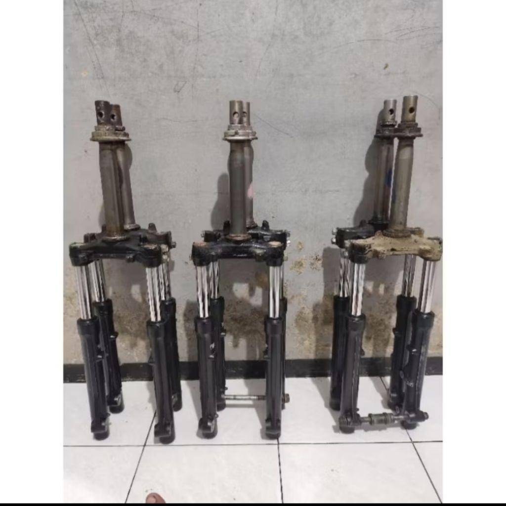 skok depan komplit set segitiga honda vario 125 old kzr.barang second original lepasan motor normal 