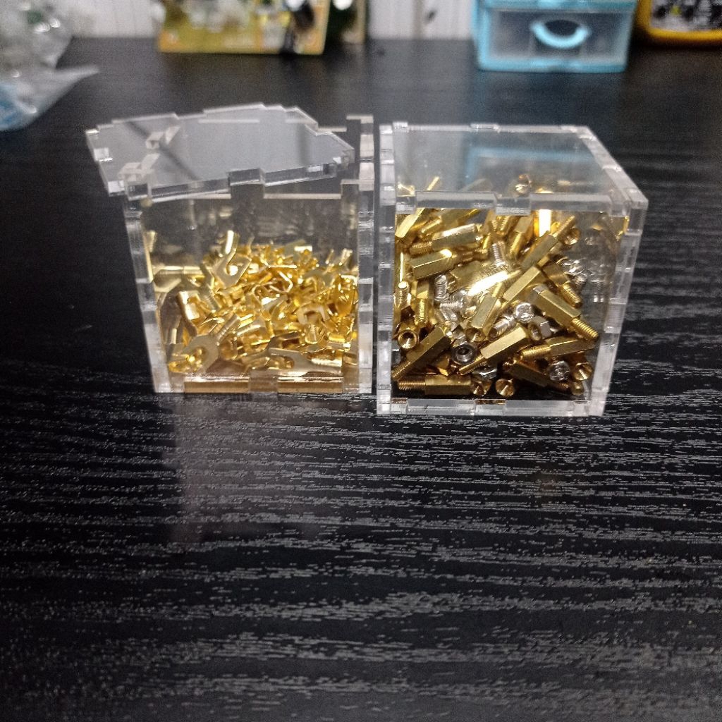 

Box Akrilik 5x5x5cm – Tebal 3mm,