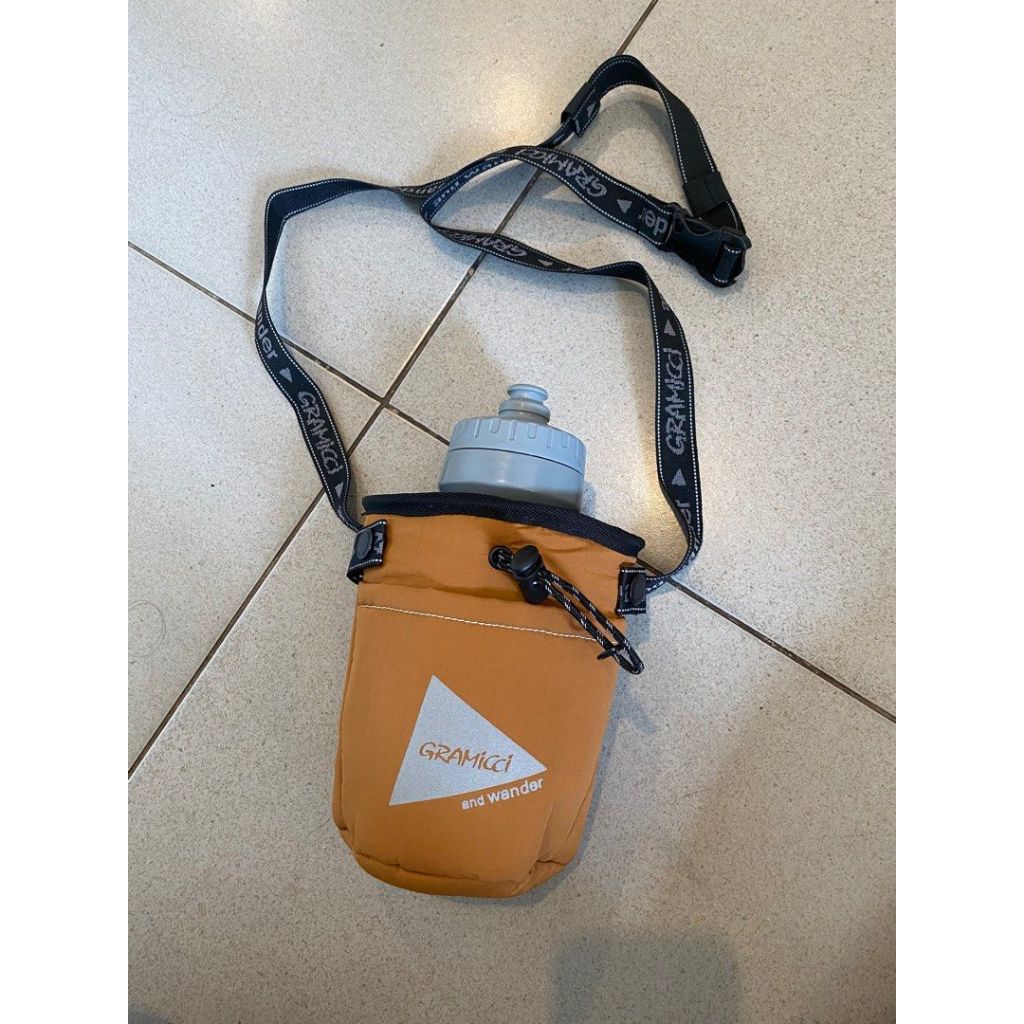 Gramicci and wander sling bag