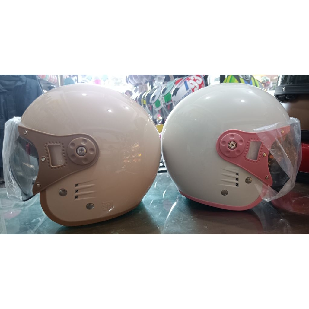 Helm Pilot Wanita