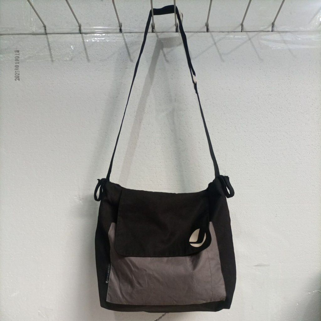 

Collection Bag-alas-34,5-15cm-tinggi-35-preloved