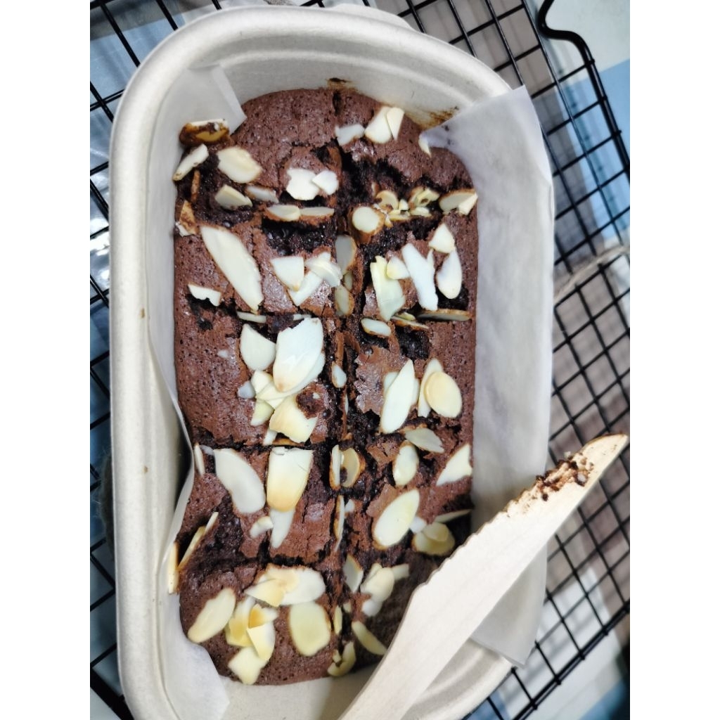 

fudgy brownies almond bagasse box