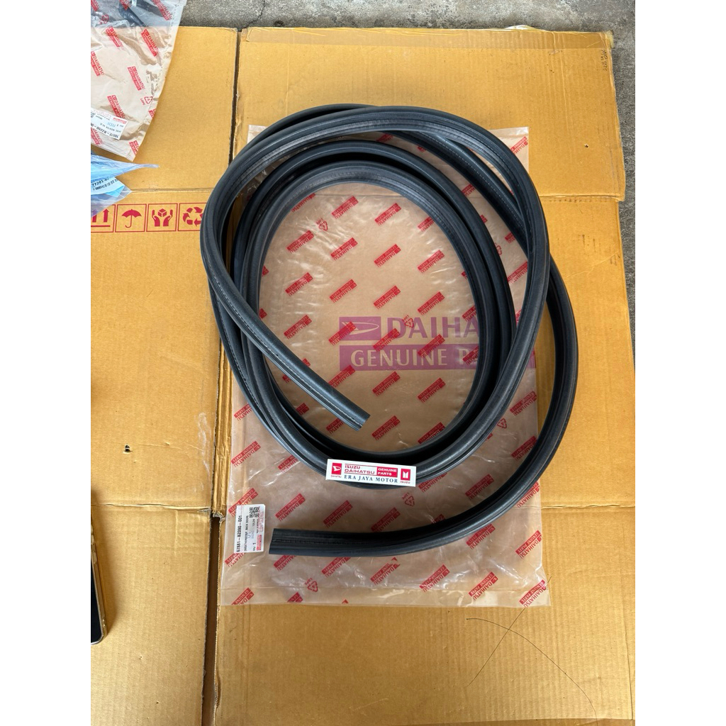 karet pintu bagasi belakang daihatsu luxio original