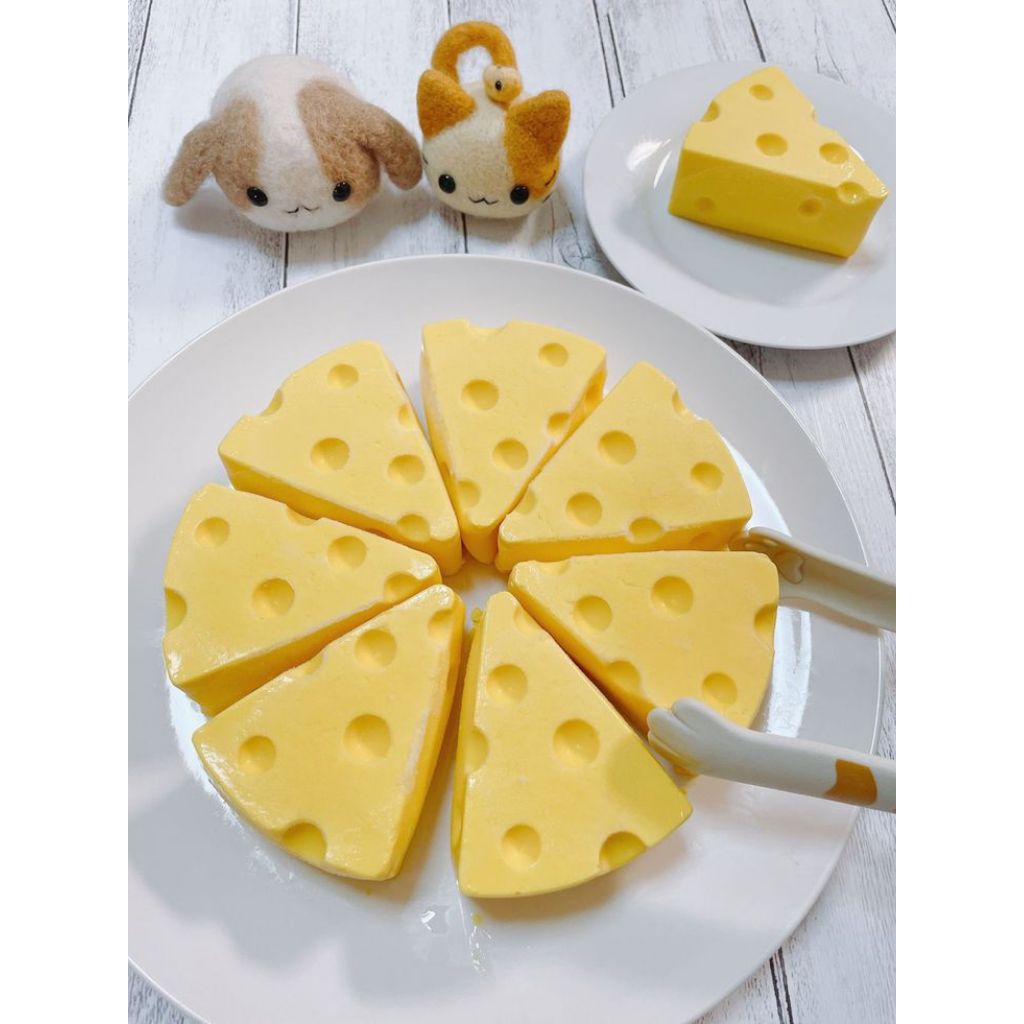 

TOM & JERRY CHEESECAKE ISI STRAWBERRY , COKLAT, MANGGA, BLUEBERRY