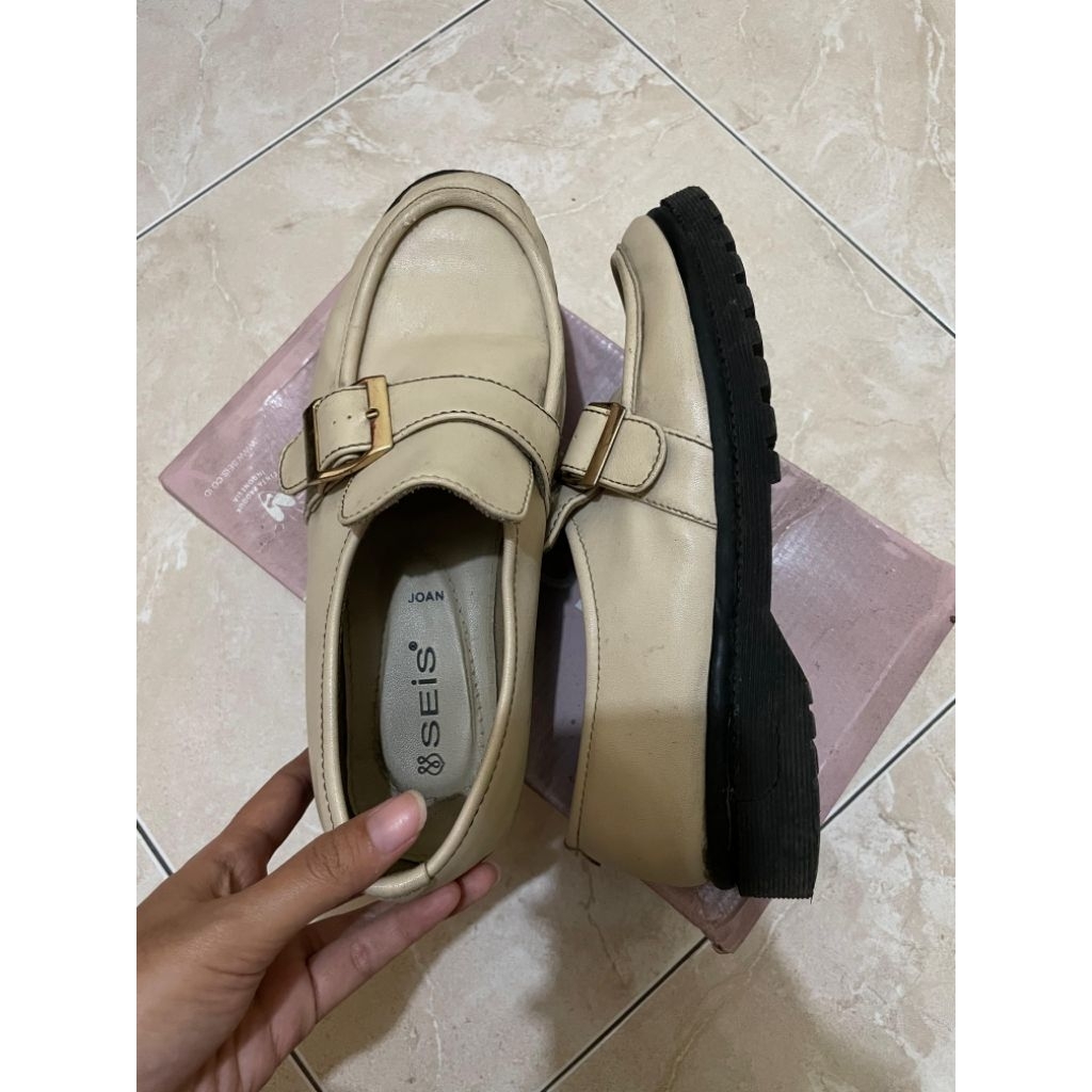 Preloved - Docmart wanita/Loafers wanita [SEIS]