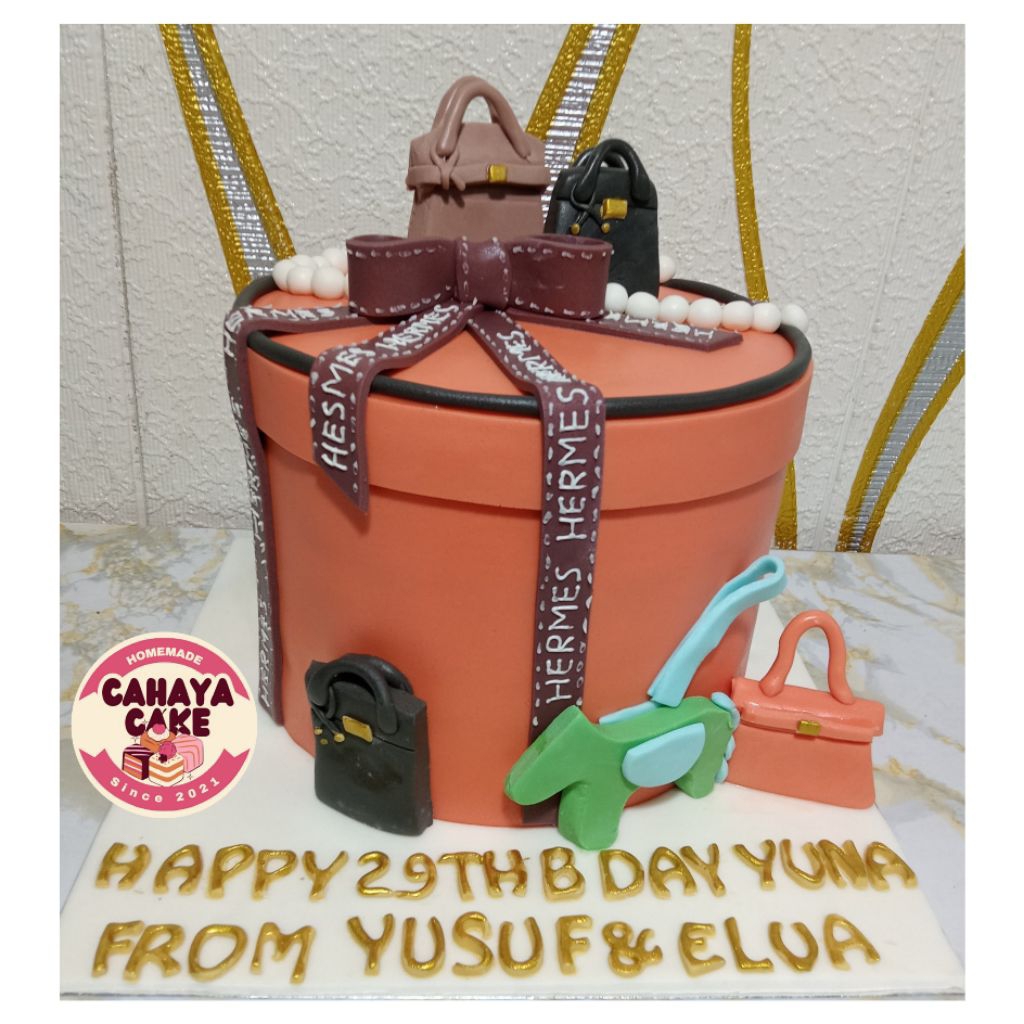 

Kue Ulang Tahun Istri / Kue Ultah Tas / Kue Ulang Tahun Tas / Bag Custom Cake