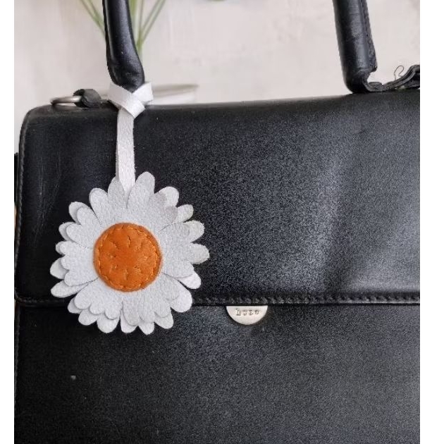 Bagcharm Daisy kulit asli