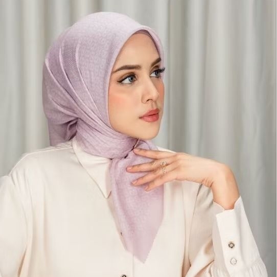 Tapis Square Lotus Buttonscarves