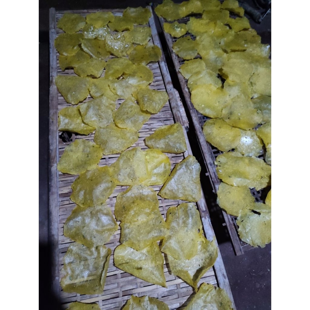 

Kerupuk singkong (sandariyah) mentah tinggal goreng 1kg