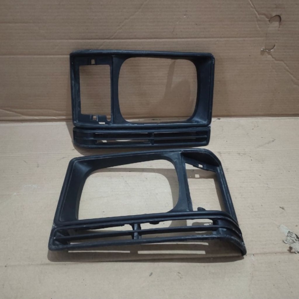 Bingkai lampu depan / headlamp ring colt L 300 old bekas original