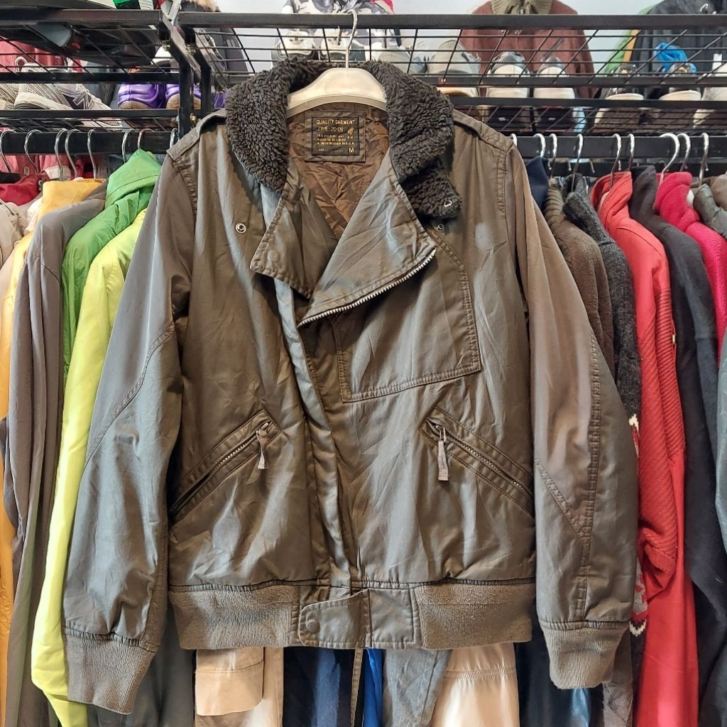 JAKET UNIQLO ANTI BARA