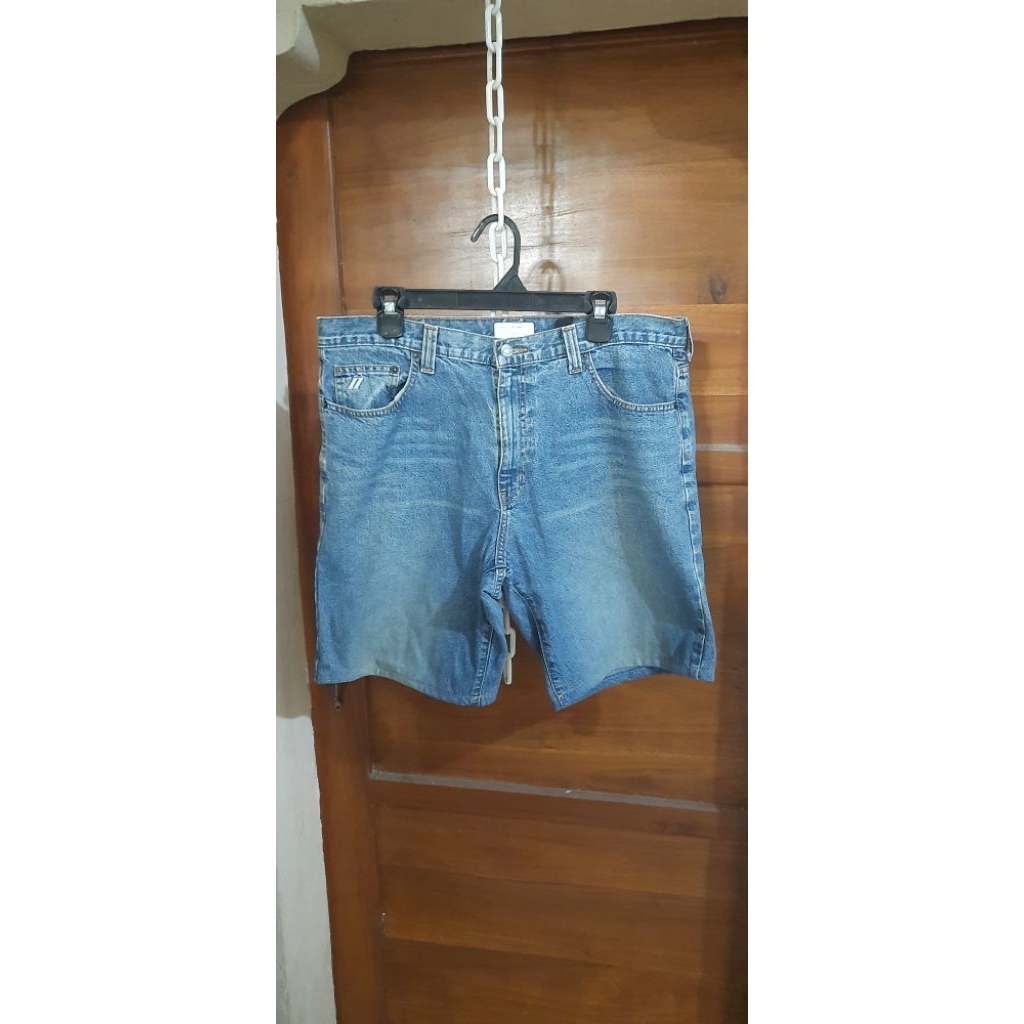Celana Pendek Jeans DKNY