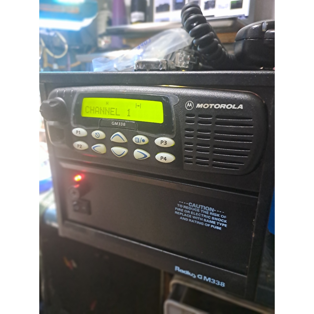 RADIO RIG PORTABLE MOTOROLA GM338 UHF BARU POWER 45 WATT NEW LANGKA GM-338 UHF