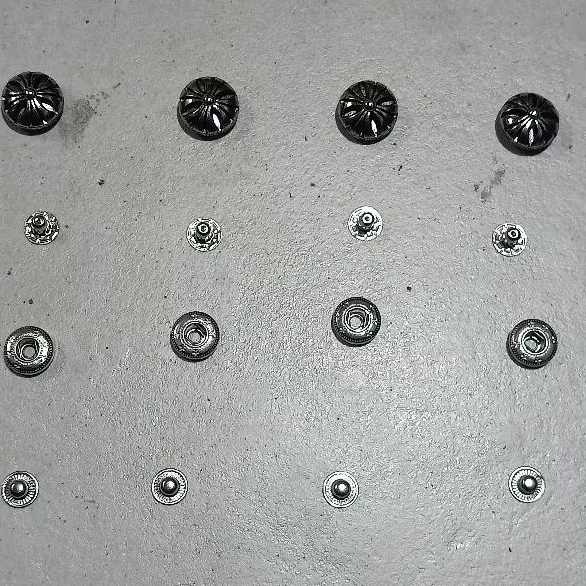 kancing varsity chrome heart