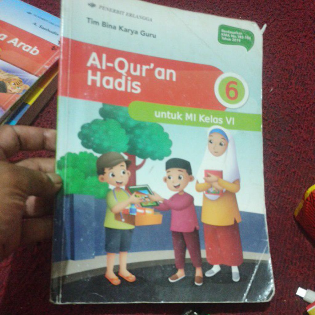 buku pelajaran Al Quran hadis untuk kelas 6 MI Erlangga