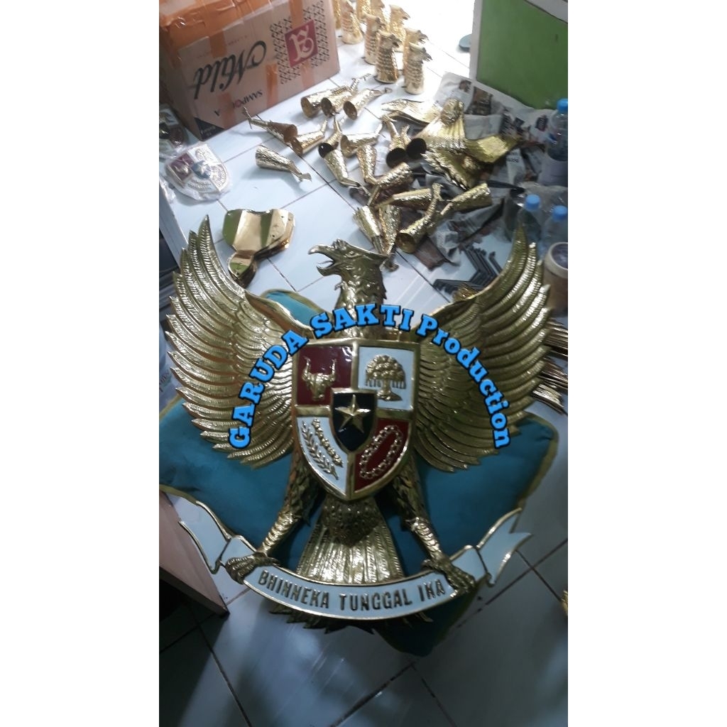 

lambang garuda pancasila 50 cm