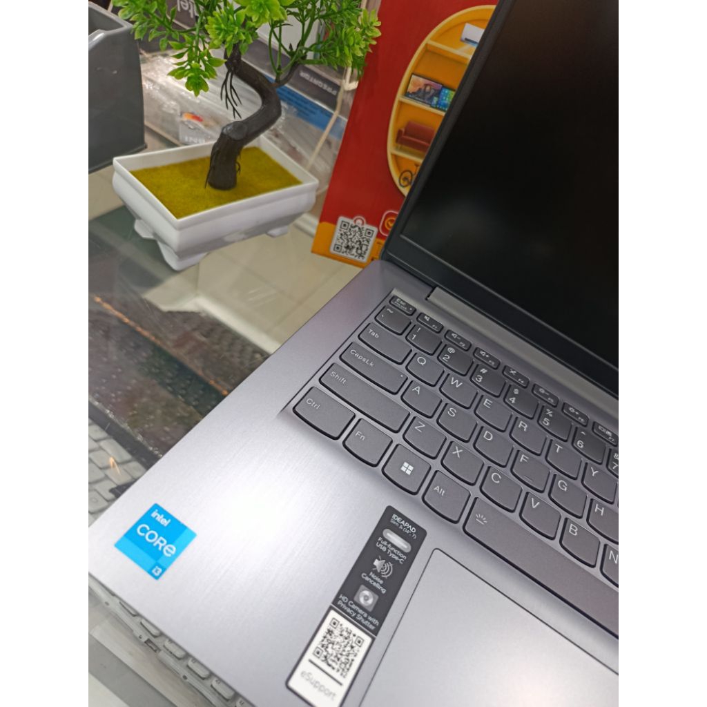 New Lenovo Ideapad Slim 3 14IAU7 Intel core i3 generasi 12