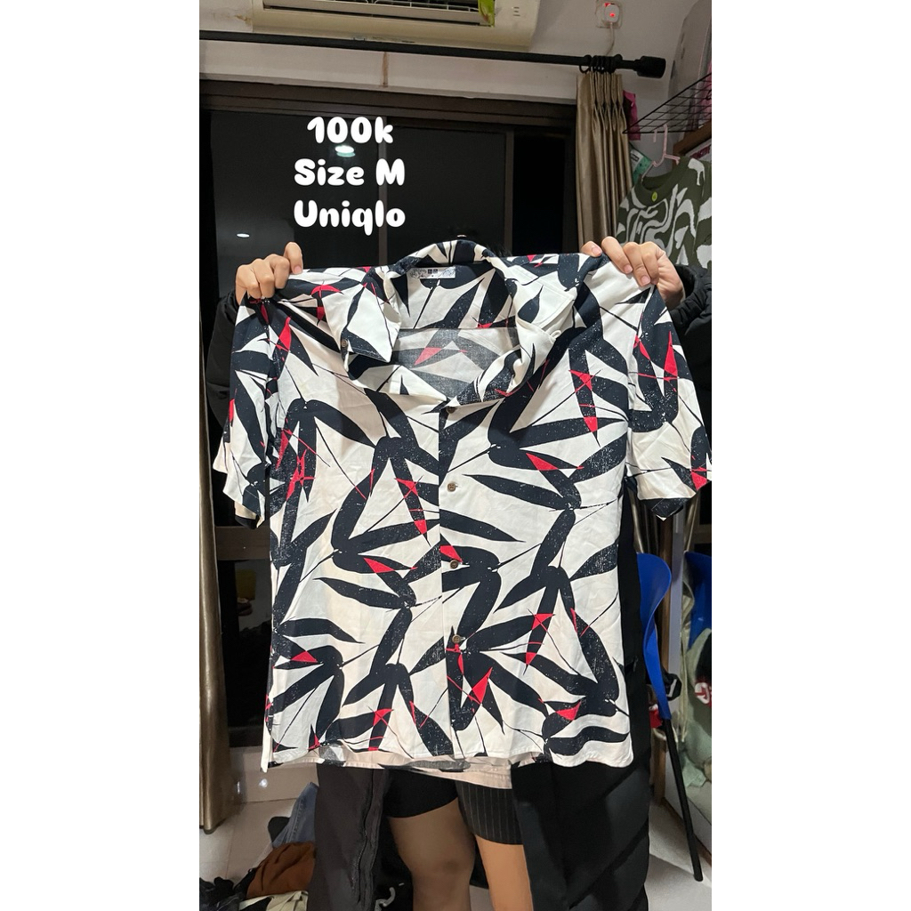 Kemeja pantai uniqlo