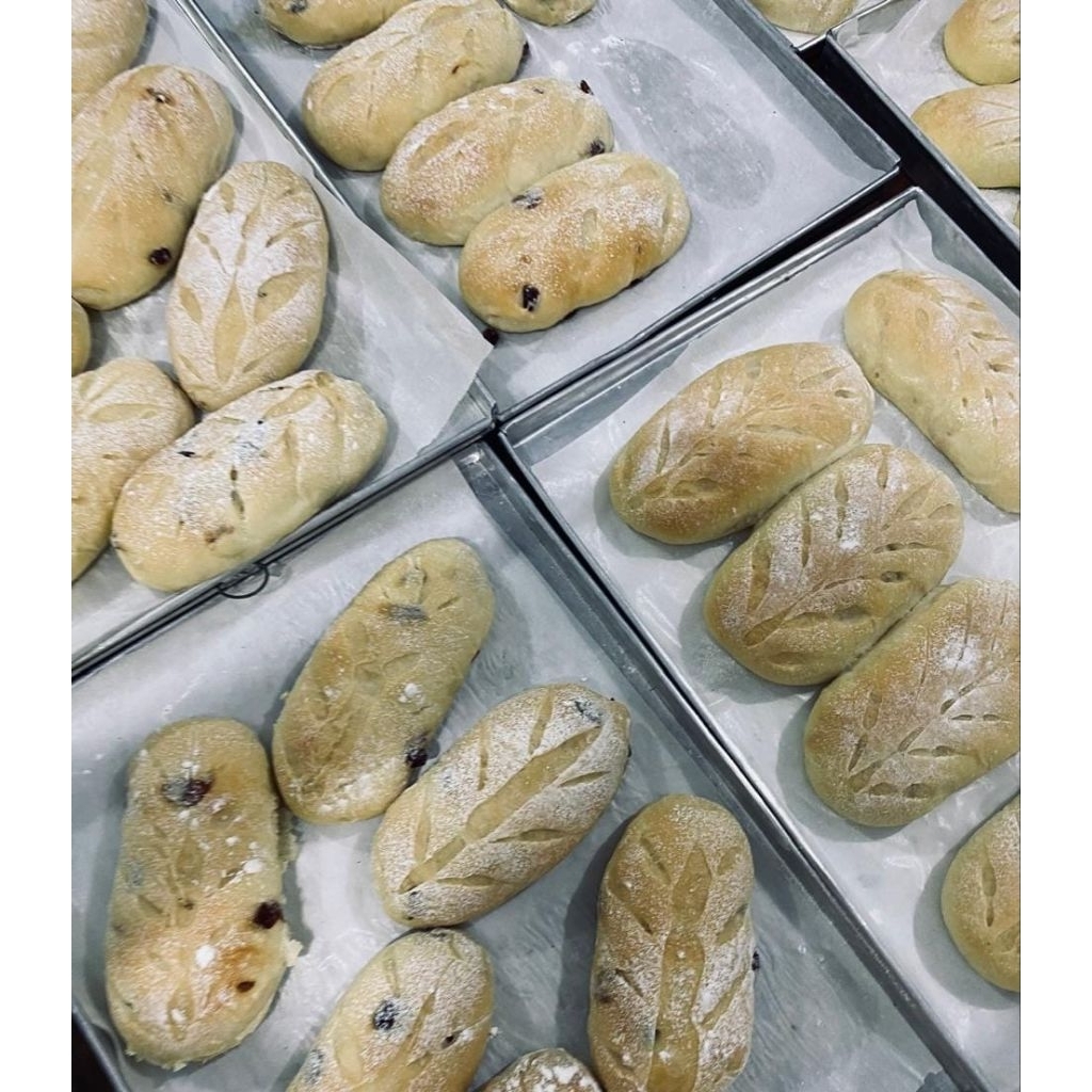 

ROTI SOURDOUGH CRANBERRY CREAMCHEESE/SMOKEBEEF & CHEESE - FULL SOURDOUGH