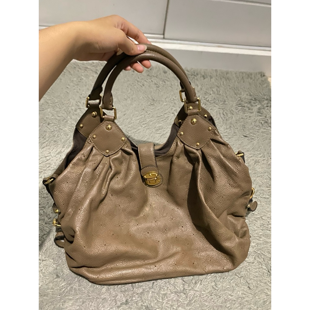 PRELOVED LOUIS VUITTON MAHINA SHOULDER BAG